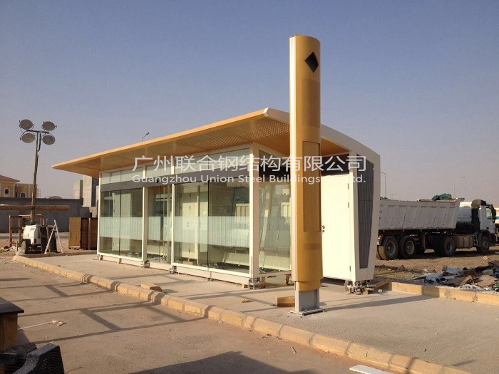 沙特阿拉伯公交车站  Bus Station in Saudi Arabia
